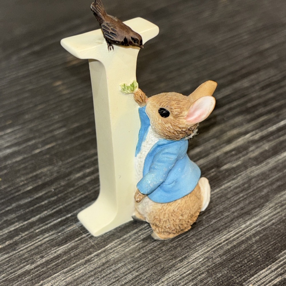 Peter Rabbit Alphabet Figurine Enesco 2005 Letter I Peter Rabbit A‎ 5001